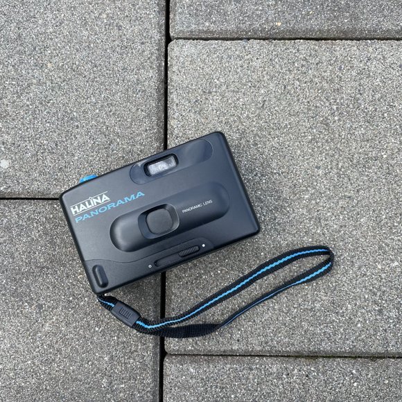 35mm Film Camera - Halina Panorama Camera - Picture 2 of 5